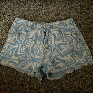 Rue 21 swirled short, very cute